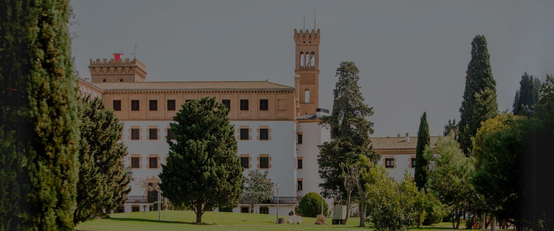 Campus Ibercaja Zaragoza Campus Ibercaja Zaragoza exterior jardines lago eventos La Bastilla